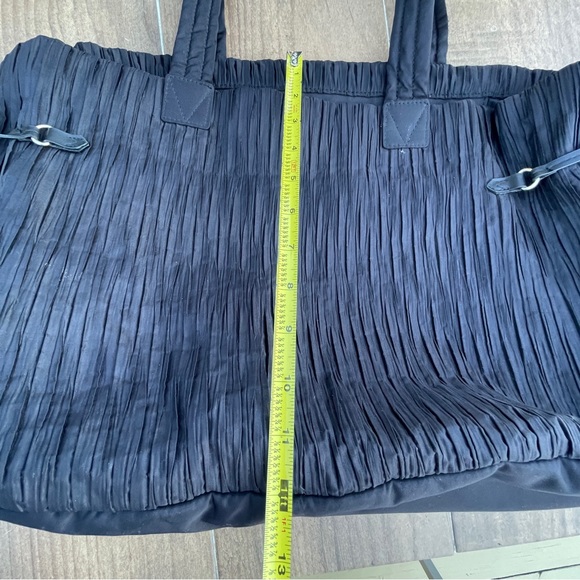 Victoria’s Secret Ruched Black Weekend Lined Tote - Picture 6 of 8